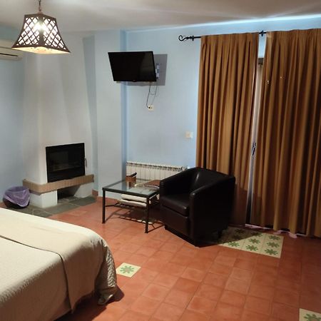 Hotel Rural La Posada De Las Cigueenas Jerez De Los Caballeros Eksteriør bilde