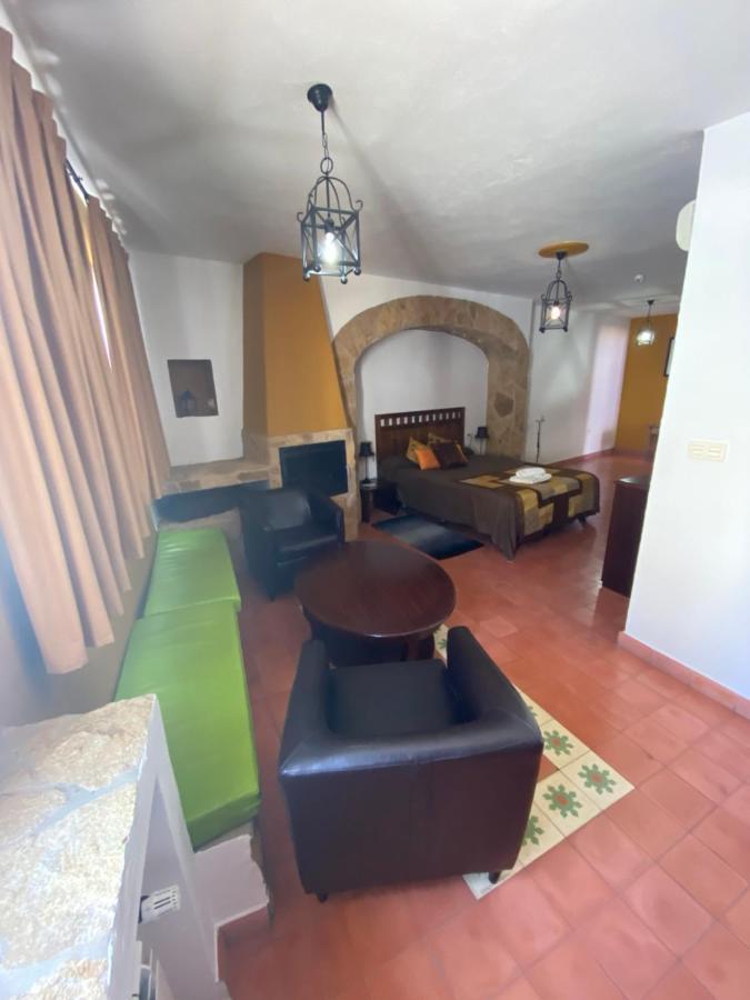 Hotel Rural La Posada De Las Cigueenas Jerez De Los Caballeros Eksteriør bilde