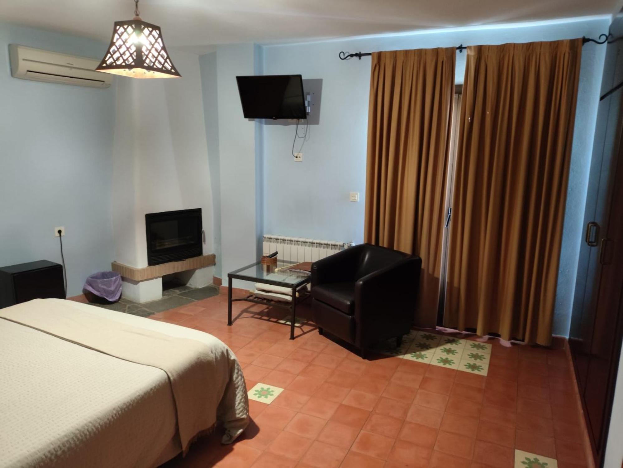 Hotel Rural La Posada De Las Cigueenas Jerez De Los Caballeros Eksteriør bilde